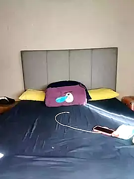 ThickPearlx23 online show from April 21, 2026, 7:14 am