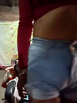 yovana13 online show from February 16, 2026, 5:53 pm