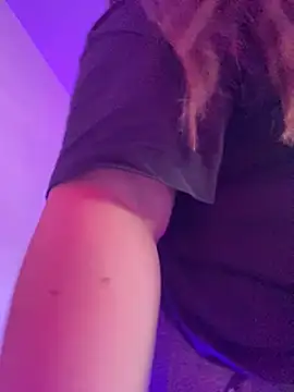 Snapshot of Chloee_ep chatting on December 13, 2024, 8:37 pm Chloee ep online show from December 13, 2024, 8:37 pm