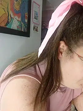 Snapshot of Chloee_ep chatting on March 7, 2025, 7:27 pm Chloee ep online show from March 7, 2025, 7:27 pm