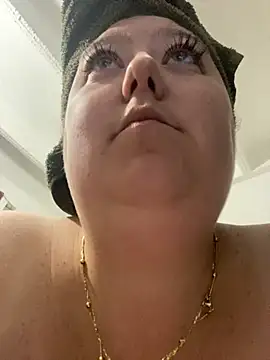 Snapshot of Chloee_ep chatting on October 8, 2025, 4:10 am Chloee ep online show from October 8, 2025, 4:10 am