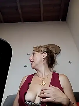 Snapshot of almaluna7 chatting on December 3, 2024, 5:09 am almaluna7 online show from December 3, 2024, 5:09 am