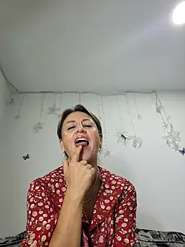 Snapshot of almaluna7 chatting on February 18, 2025, 11:08 pm almaluna7 online show from February 18, 2025, 11:08 pm