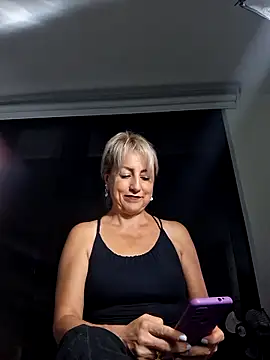 Snapshot of almaluna7 chatting on September 25, 2025, 12:36 am almaluna7 online show from September 25, 2025, 12:36 am