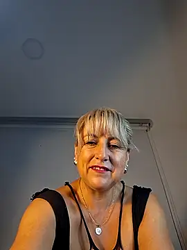 Snapshot of almaluna7 chatting on February 6, 2026, 12:48 am almaluna7 online show from February 6, 2026, 12:48 am