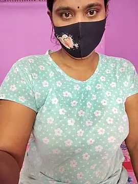 Hot Maleka online show from October 3, 2025, 1:13 am