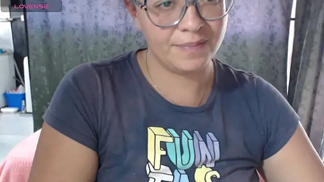 Snapshot of miia-big1boobs_ chatting on June 9, 2026, 7:47 pm miia-big1boobs online show from June 9, 2026, 7:47 pm