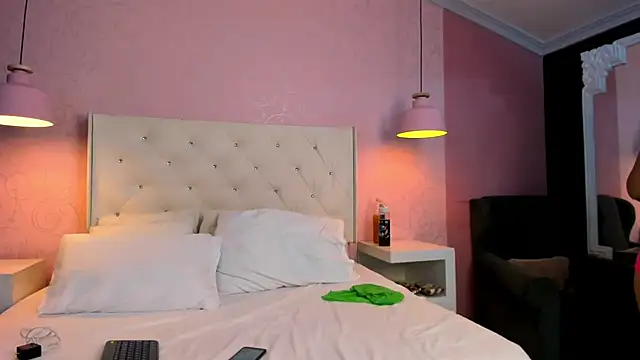 MahlaKhalifa online show from April 22, 2026, 3:31 am