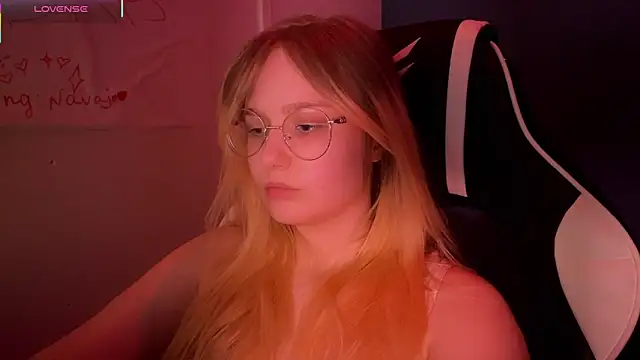 JacyWinslat online show from March 11, 2025, 8:09 pm