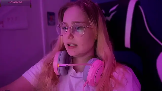 JacyWinslat online show from March 14, 2025, 8:06 pm