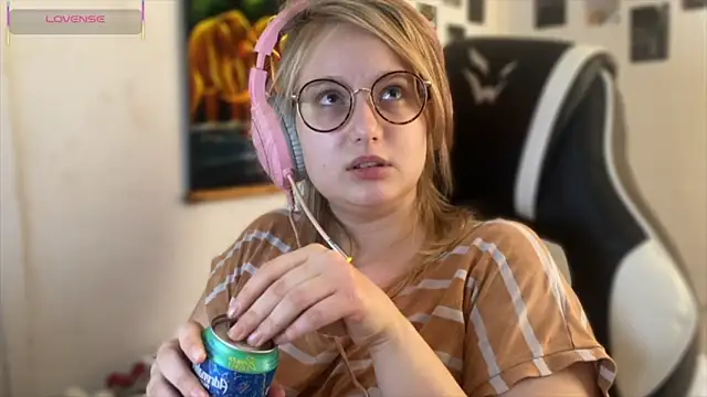 JacyWinslat online show from September 12, 2025, 11:10 am