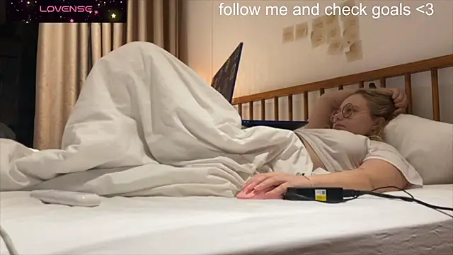 Snapshot of JacyWinslat chatting on December 22, 2025, 12:57 pm JacyWinslat online show from December 22, 2025, 12:57 pm