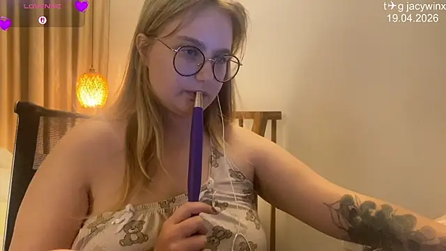 JacyWinslat online show from April 19, 2026, 6:10 pm