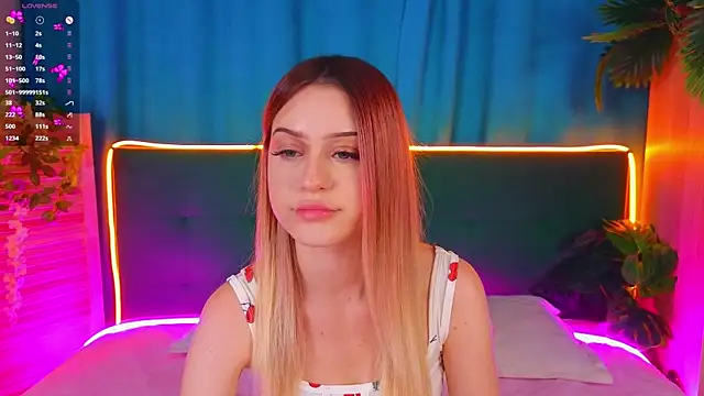 AlinaWalters online show from November 7, 2025, 8:09 pm