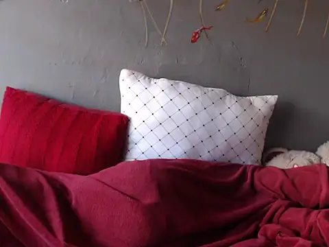 cupidlips online show from January 18, 2025, 8:31 am