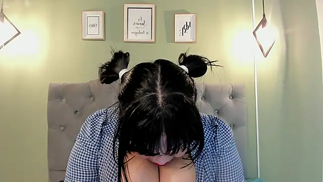 KRYSTENMOON online show from January 12, 2025, 9:08 am