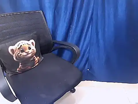 cutie-pie8 online show from February 28, 2025, 8:18 pm