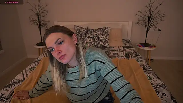 KateSly online show from December 3, 2025, 6:32 am