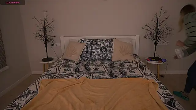 KateSly online show from December 5, 2025, 6:44 am