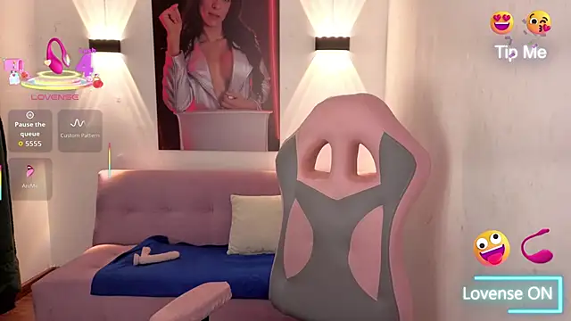 vittorialombardi   online show from September 10, 2025, 8:14 am