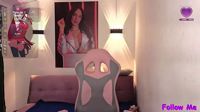 vittorialombardi   online show from October 19, 2025, 8:15 am