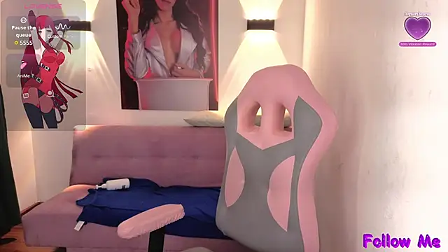 vittorialombardi   online show from October 26, 2025, 7:25 am