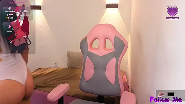 vittorialombardi   online show from December 18, 2025, 7:14 am