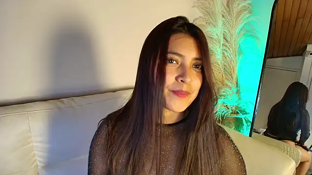 Rebeca Williams  online show from February 4, 2025, 2:17 am