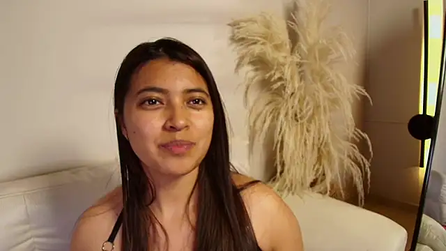 Rebeca Williams  online show from February 8, 2025, 2:36 am