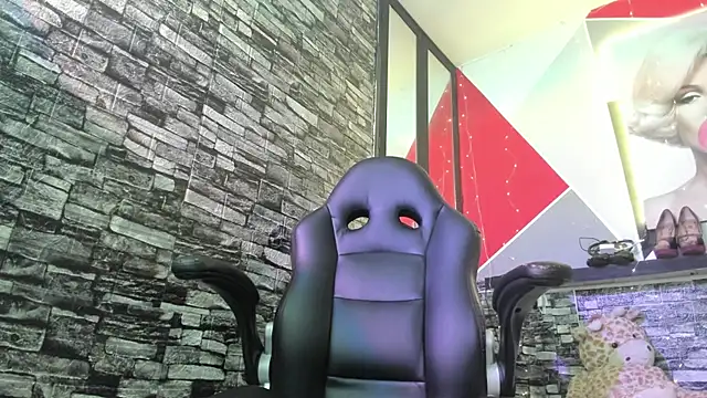 Cute Cata online show from February 17, 2025, 9:30 pm