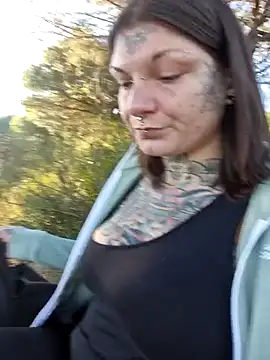 lizzardqueeen online show from January 6, 2026, 4:21 pm