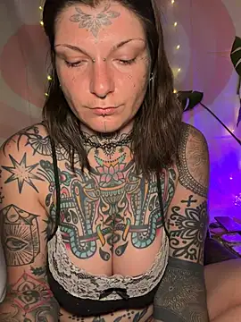 lizzardqueeen online show from March 16, 2026, 5:44 am