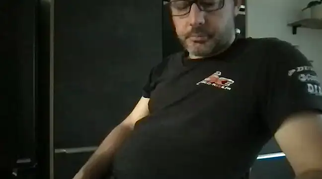 unconnudu21000 online show from February 10, 2025, 3:53 pm