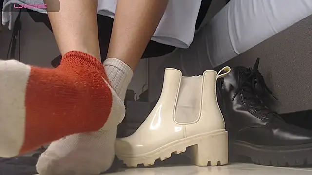 alma fenix online show from February 20, 2025, 3:19 pm