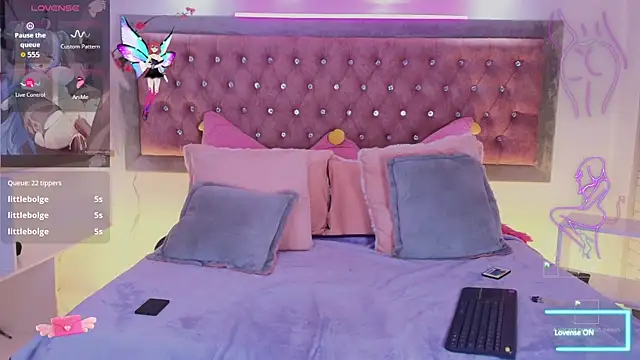 EmmaWilder online show from November 18, 2025, 8:35 pm