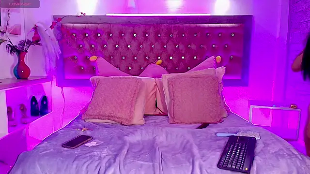 EmmaWilder online show from November 19, 2025, 8:31 pm