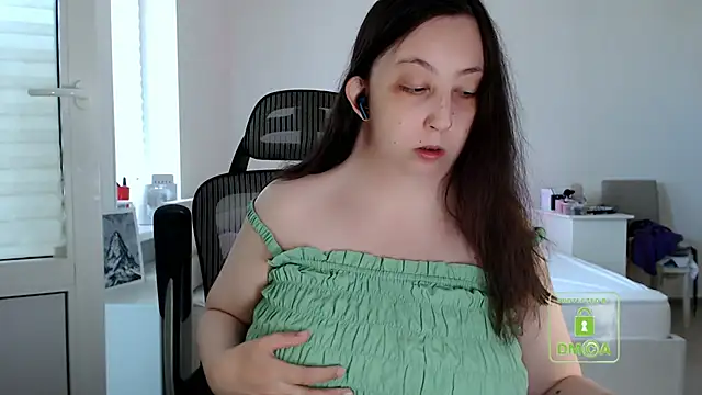 cute and hot online show from June 11, 2026, 2:59 pm
