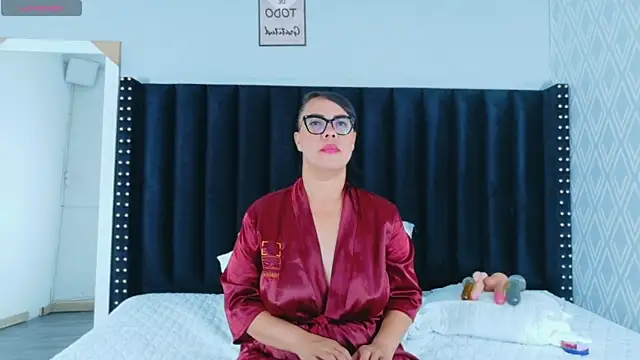 hotlatinateacher online show from April 19, 2026, 12:15 pm