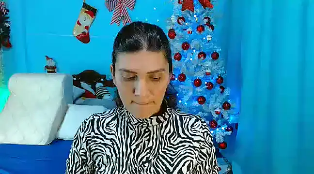 Snapshot of venus_swet_ chatting on December 31, 2024, 1:04 am venus swet online show from December 31, 2024, 1:04 am