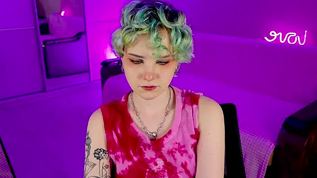 School Love online show from February 3, 2025, 1:19 pm