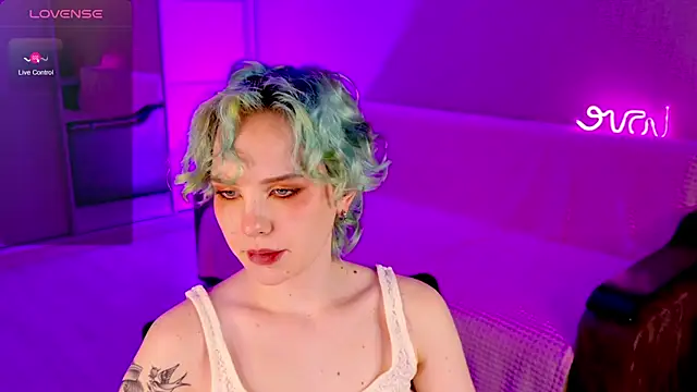 School Love online show from March 10, 2025, 4:14 pm