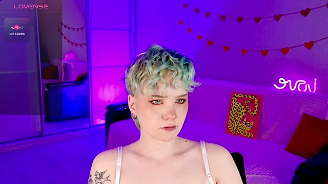 School Love online show from March 16, 2025, 1:06 pm