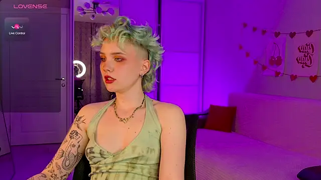 School Love online show from March 19, 2025, 4:13 pm