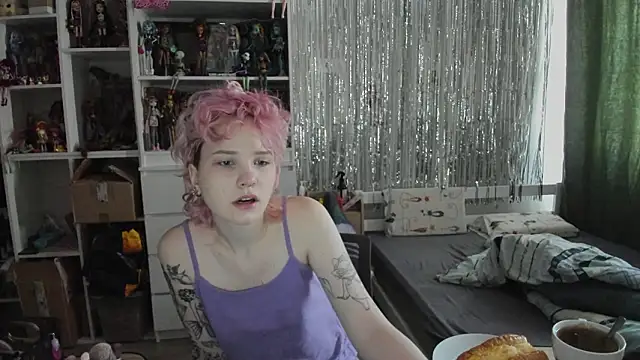 School Love online show from March 22, 2026, 7:12 am