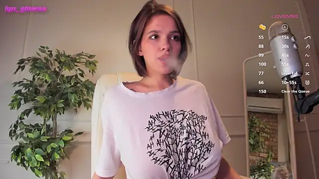 AdalynGlows online show from November 29, 2025, 11:41 pm