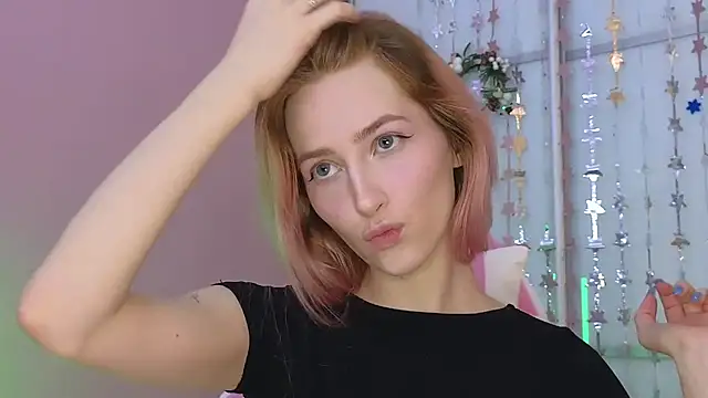 Snapshot of MichaDenver chatting on December 19, 2024, 5:18 pm MichaDenver online show from December 19, 2024, 5:18 pm