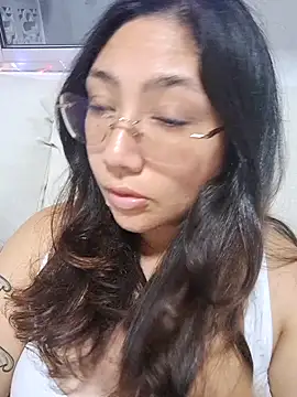 Mia Ruiz online show from November 14, 2025, 3:05 am