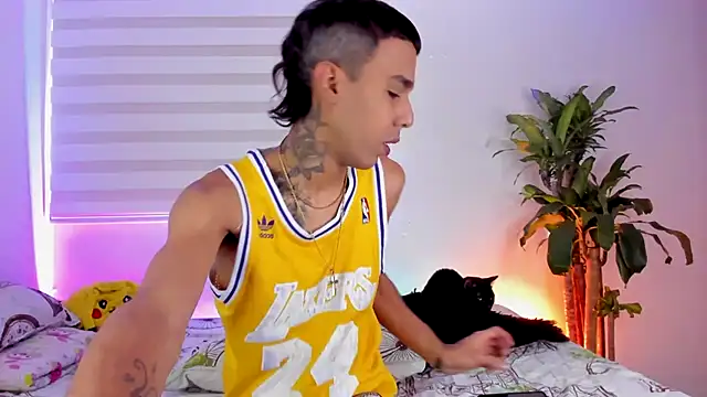 aldrinwhite online show from September 25, 2025, 6:44 pm