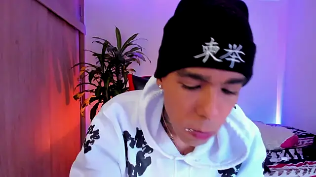 aldrinwhite online show from April 20, 2026, 6:20 pm