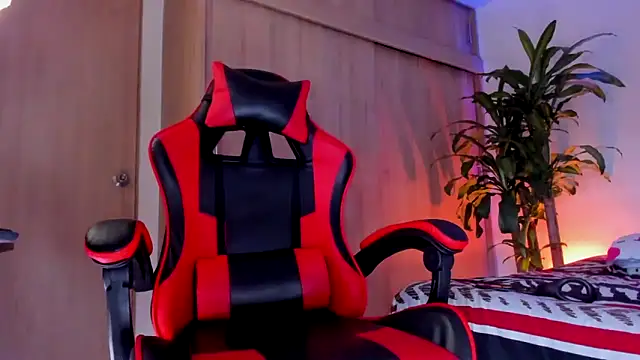 aldrinwhite online show from April 21, 2026, 7:28 pm